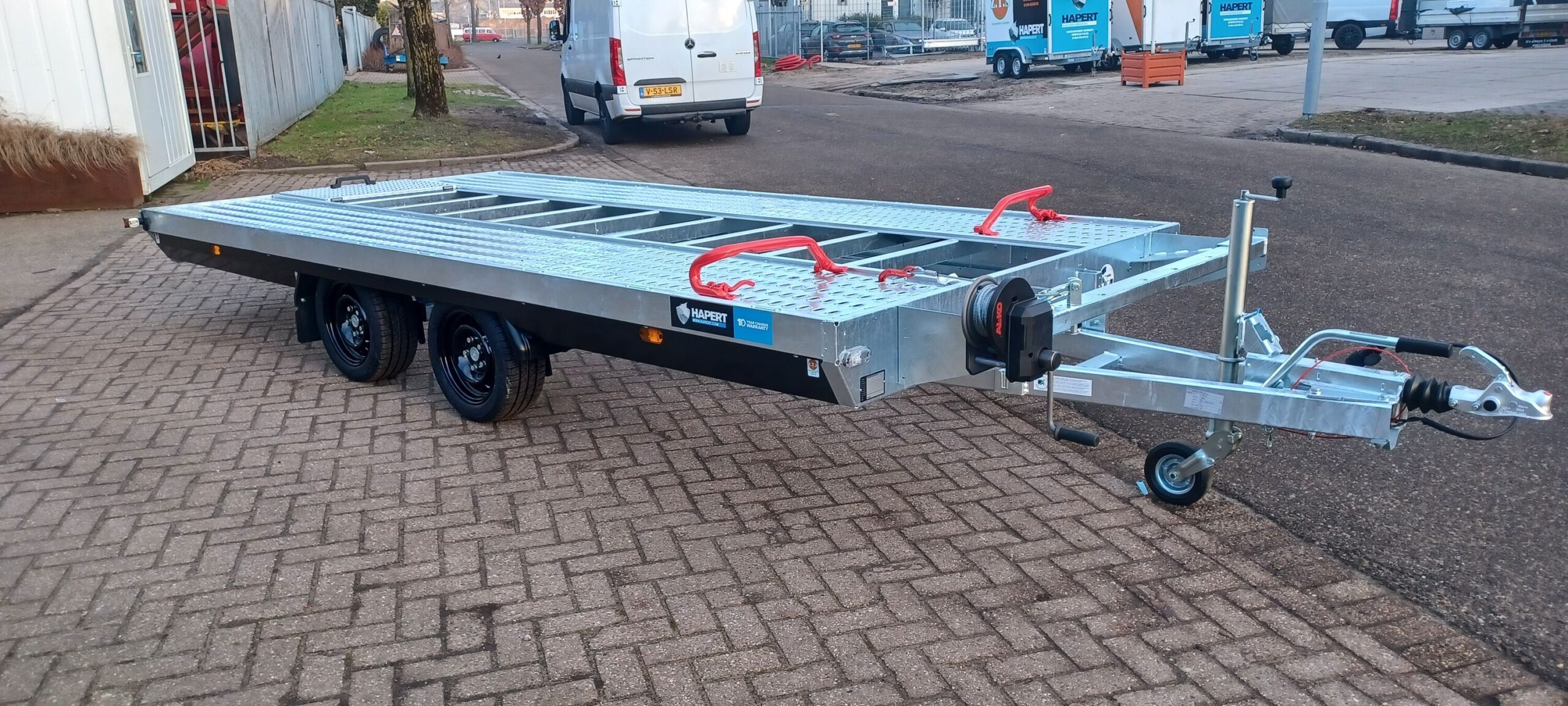 De nieuwe Hapert autotransport...