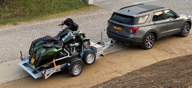 Onze aanhangwagens gaan de wer...