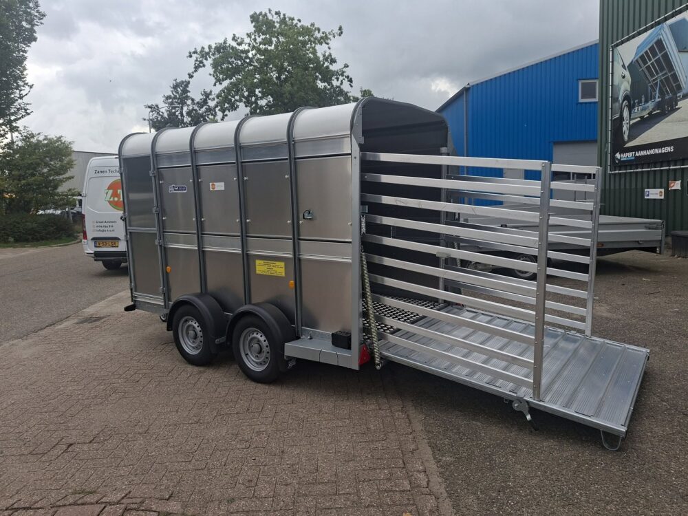 Een prachtige Veetrailer afgel...